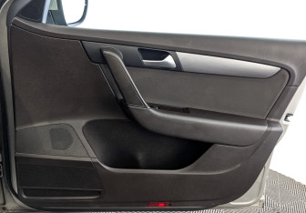 Подержанный автомобиль Volkswagen Passat Wagon 2013 года (25 фото)