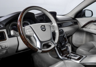 Подержанный автомобиль Volvo S80 2012 года (14 фото)