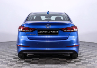Подержанный автомобиль Hyundai Elantra Sedan 2017 года (4 фото)