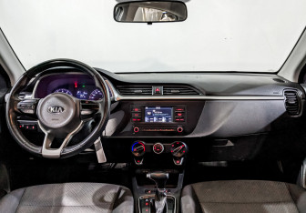 Подержанный автомобиль Kia Rio Hatchback 2021 года (13 фото)