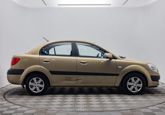 Подержанный автомобиль Kia Rio Sedan 2009 года (6 фото)