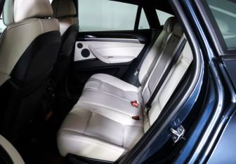 Подержанный автомобиль BMW X6 2013 года (12 фото)
