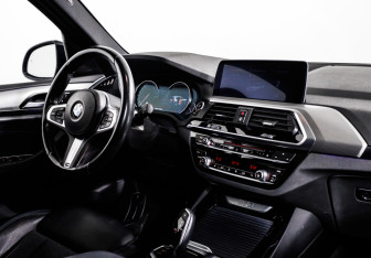 Подержанный автомобиль BMW X3 2019 года (9 фото)