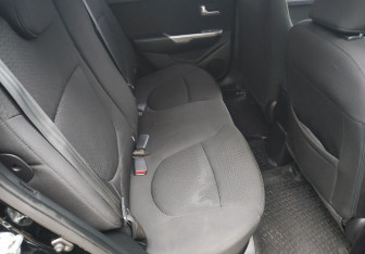 Подержанный автомобиль Kia Rio Hatchback 2014 года (11 фото)