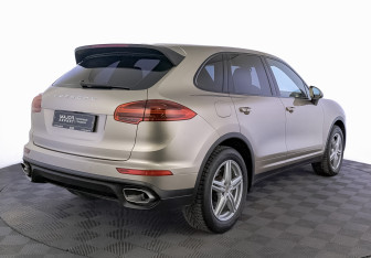Подержанный автомобиль Porsche Cayenne 2014 года (5 фото)
