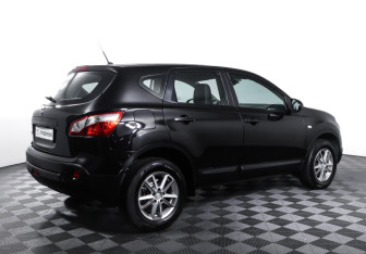 Подержанный автомобиль Nissan Qashqai 2011 года (5 фото)