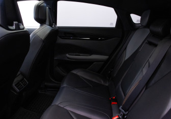 Подержанный автомобиль Changan UNI-V 2023 года (11 фото)