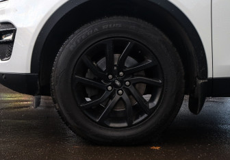 Подержанный автомобиль Land Rover Discovery Sport 2017 года (25 фото)