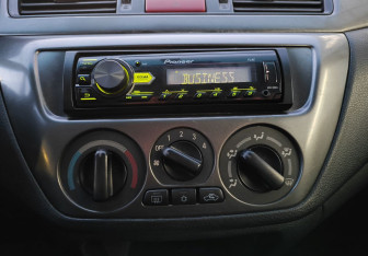 Подержанный автомобиль Mitsubishi Lancer Sedan 2005 года (13 фото)