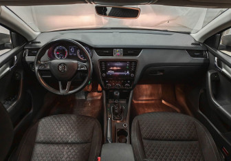 Подержанный автомобиль Skoda Octavia Liftback 2018 года (11 фото)