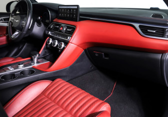 Подержанный автомобиль Genesis G70 2022 года (10 фото)