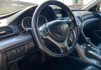 Подержанный автомобиль Honda Accord Sedan 2010 года (13 фото)