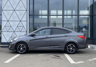 Подержанный автомобиль Hyundai Solaris Sedan 2012 года (8 фото)