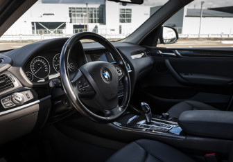 Подержанный автомобиль BMW X3 2014 года (9 фото)