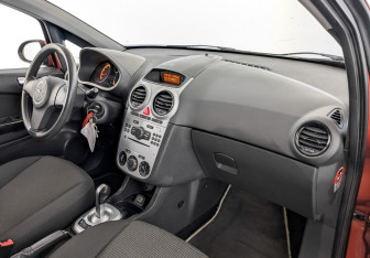 Подержанный автомобиль Opel Corsa 2011 года (11 фото)
