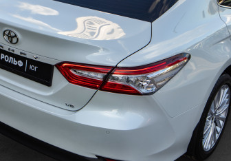 Подержанный автомобиль Toyota Camry Sedan 2018 года (28 фото)