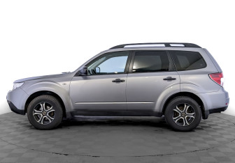 Подержанный автомобиль Subaru Forester Suv 2011 года (8 фото)