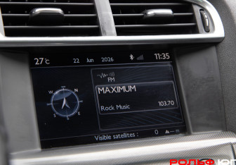 Подержанный автомобиль Citroen C4 Hatchback 2011 года (17 фото)