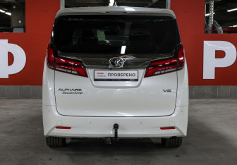 Подержанный автомобиль Toyota Alphard 2019 года (6 фото)