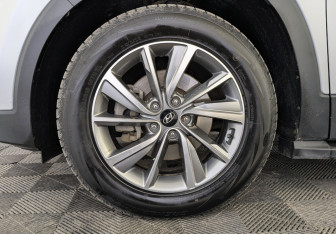 Подержанный автомобиль Hyundai Santa Fe 2019 года (12 фото)