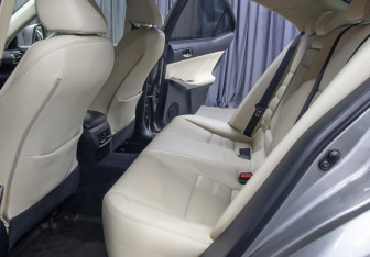 Подержанный автомобиль Lexus IS Sedan 2013 года (12 фото)