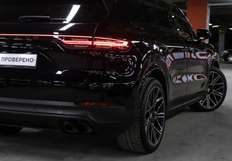 Подержанный автомобиль Porsche Cayenne 2021 года (26 фото)