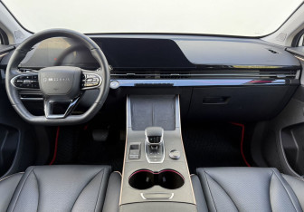 Подержанный автомобиль Omoda C5 2023 года (14 фото)