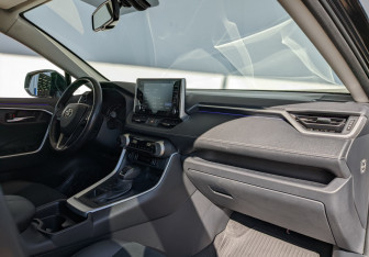 Подержанный автомобиль Toyota RAV4 2022 года (2 фото)