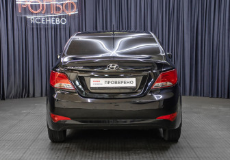 Подержанный автомобиль Hyundai Solaris Sedan 2015 года (6 фото)