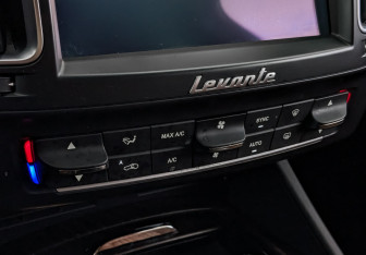 Подержанный автомобиль Maserati Levante 2017 года (21 фото)