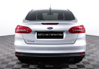 Подержанный автомобиль Ford Focus Sedan 2019 года (6 фото)