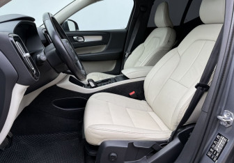 Подержанный автомобиль Volvo XC40 2018 года (10 фото)