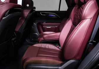 Подержанный автомобиль Hongqi E-HS9 2021 года (13 фото)