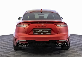 Подержанный автомобиль Kia Stinger 2022 года (6 фото)