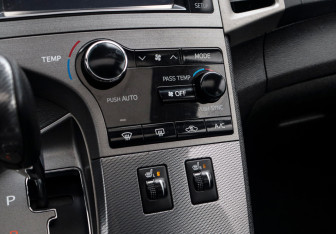 Подержанный автомобиль Toyota Venza 2014 года (18 фото)