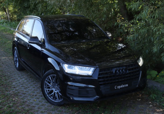 Подержанный автомобиль Audi Q7 2016 года (22 фото)