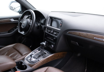 Подержанный автомобиль Audi Q5 2013 года (10 фото)