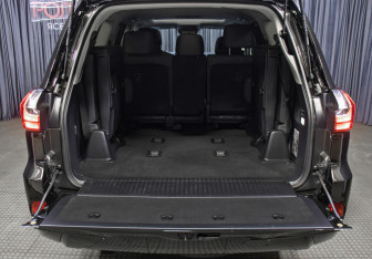 Подержанный автомобиль Lexus LX 2021 года (10 фото)