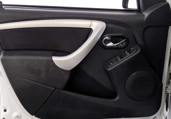 Подержанный автомобиль Nissan Terrano 2021 года (19 фото)