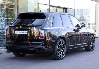 Подержанный автомобиль Rolls-Royce Cullinan 2019 года (5 фото)