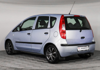 Подержанный автомобиль Mitsubishi Colt Hatchback 2005 года (4 фото)