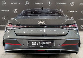 Подержанный автомобиль Hyundai Elantra Sedan 2024 года (6 фото)