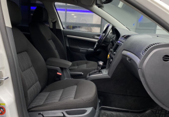 Подержанный автомобиль Skoda Octavia Wagon 2011 года (18 фото)