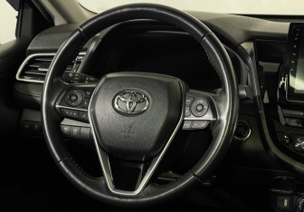 Подержанный автомобиль Toyota Camry Sedan 2022 года (14 фото)