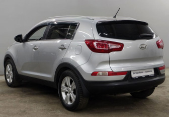 Подержанный автомобиль Kia Sportage 2012 года (7 фото)