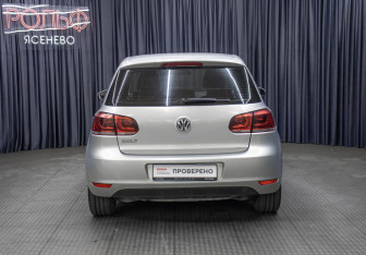 Подержанный автомобиль Volkswagen Golf Hatchback 2012 года (6 фото)