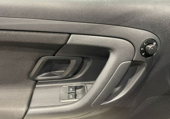 Подержанный автомобиль Skoda Fabia Hatchback 2012 года (17 фото)