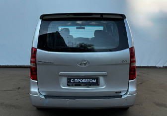 Подержанный автомобиль Hyundai Grand Starex 2010 года (7 фото)