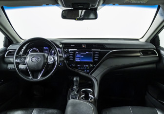 Подержанный автомобиль Toyota Camry Sedan 2018 года (13 фото)