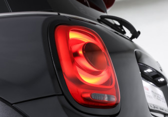 Подержанный автомобиль MINI Hatch 2016 года (23 фото)